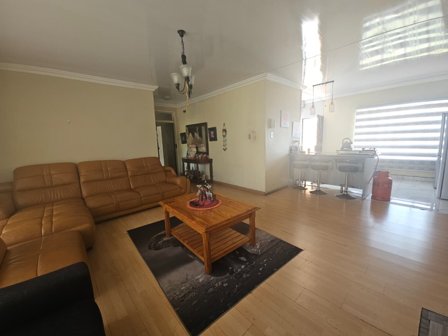 4 Bedroom Property for Sale in Signal Hill KwaZulu-Natal