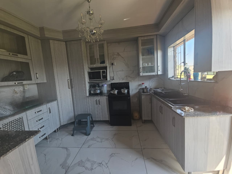 4 Bedroom Property for Sale in Signal Hill KwaZulu-Natal