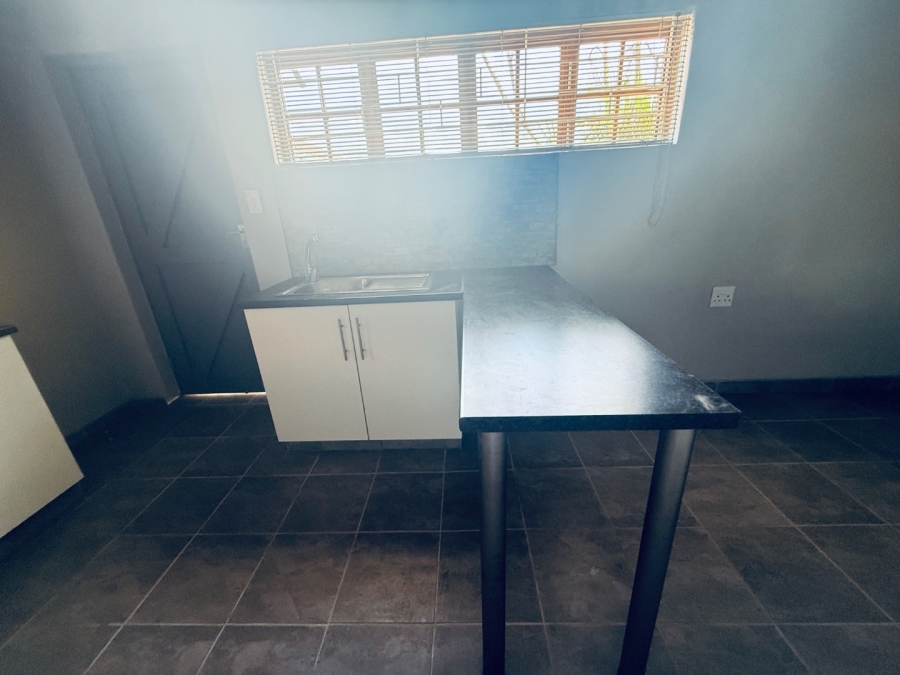 To Let 1 Bedroom Property for Rent in Hayfields KwaZulu-Natal