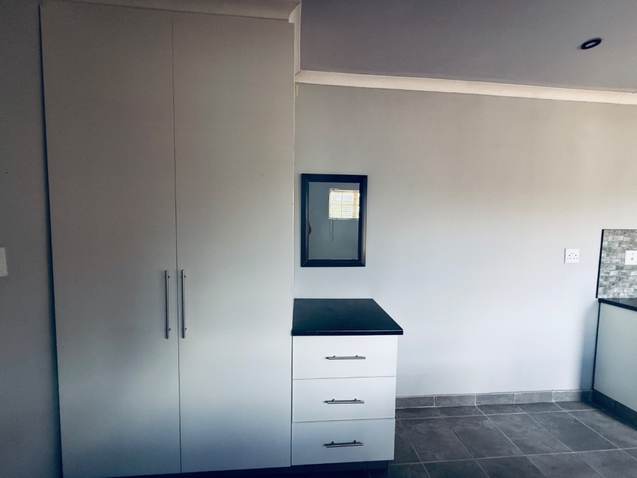 To Let 1 Bedroom Property for Rent in Hayfields KwaZulu-Natal