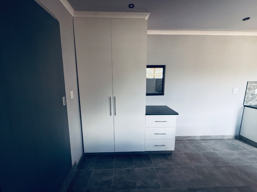 To Let 1 Bedroom Property for Rent in Hayfields KwaZulu-Natal