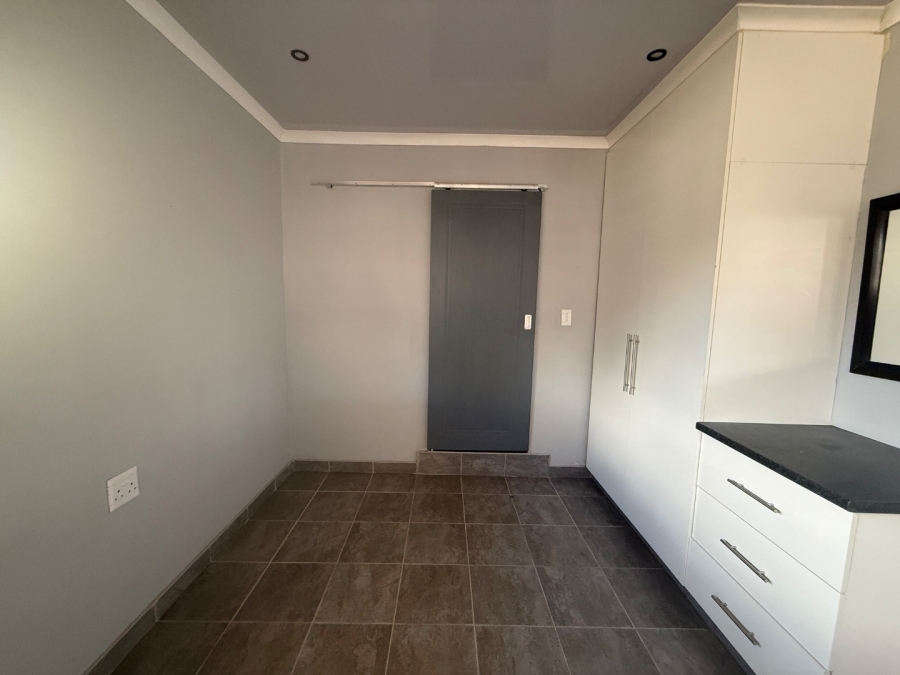 To Let 1 Bedroom Property for Rent in Hayfields KwaZulu-Natal