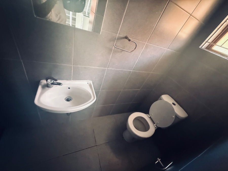 To Let 1 Bedroom Property for Rent in Hayfields KwaZulu-Natal