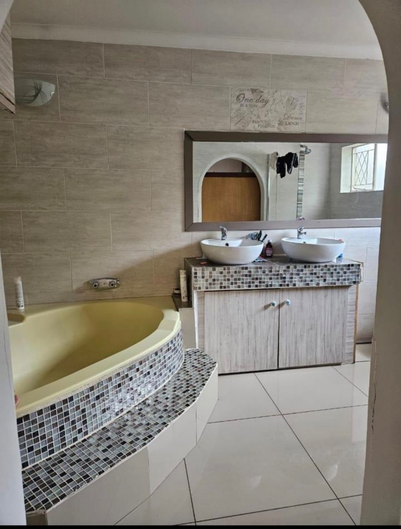 3 Bedroom Property for Sale in Eastwood KwaZulu-Natal