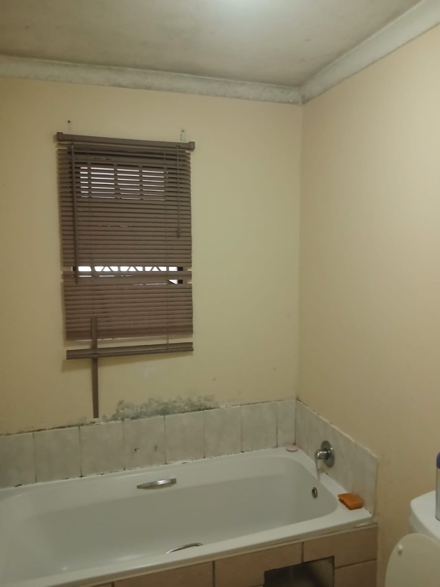 2 Bedroom Property for Sale in Montclair KwaZulu-Natal