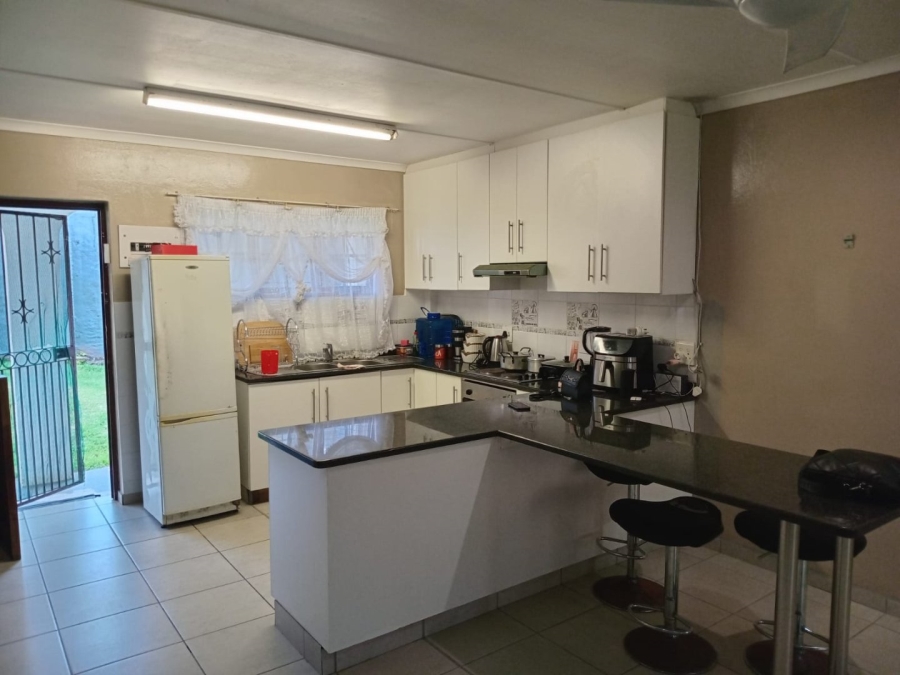 2 Bedroom Property for Sale in Umtentweni KwaZulu-Natal