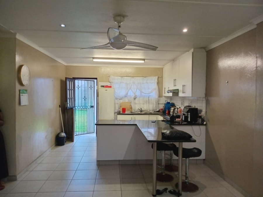 2 Bedroom Property for Sale in Umtentweni KwaZulu-Natal