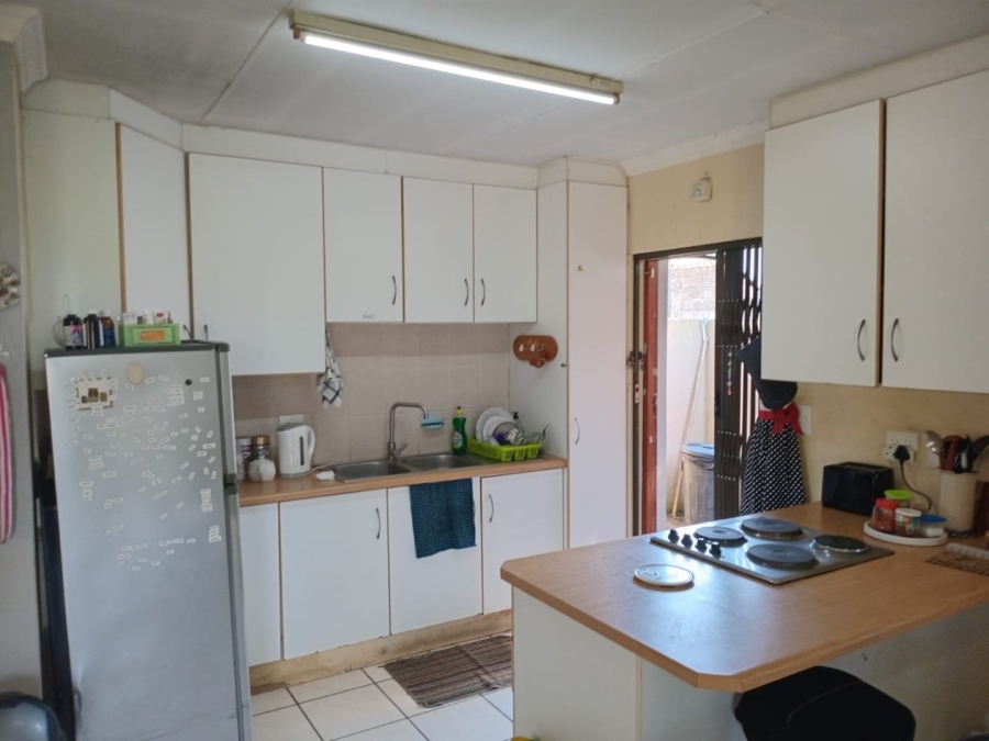 2 Bedroom Property for Sale in Umtentweni KwaZulu-Natal