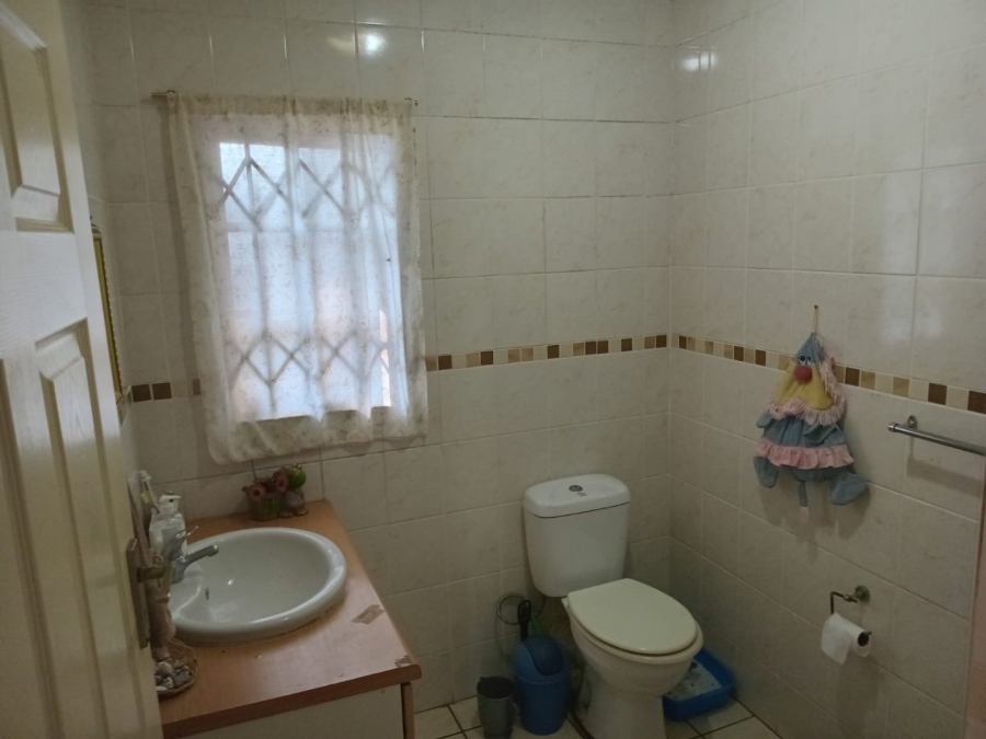 2 Bedroom Property for Sale in Umtentweni KwaZulu-Natal