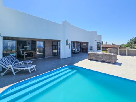 5 Bedroom Property for Sale in Uvongo KwaZulu-Natal
