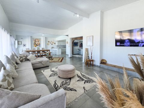 5 Bedroom Property for Sale in Uvongo KwaZulu-Natal