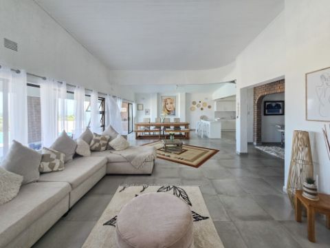 5 Bedroom Property for Sale in Uvongo KwaZulu-Natal