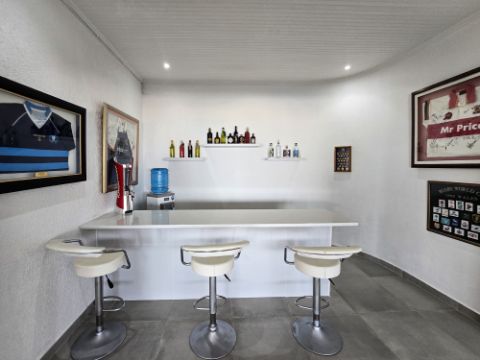 5 Bedroom Property for Sale in Uvongo KwaZulu-Natal