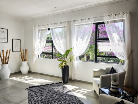 5 Bedroom Property for Sale in Uvongo KwaZulu-Natal