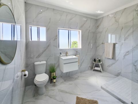 5 Bedroom Property for Sale in Uvongo KwaZulu-Natal