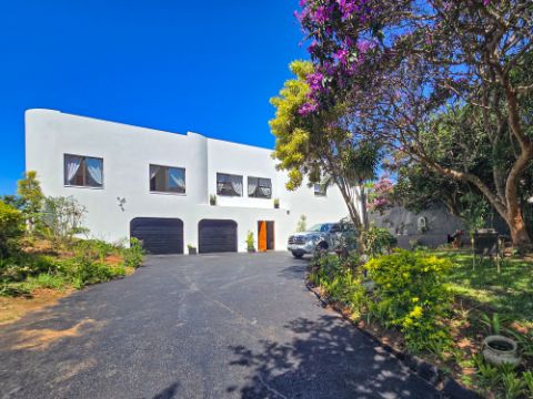 5 Bedroom Property for Sale in Uvongo KwaZulu-Natal