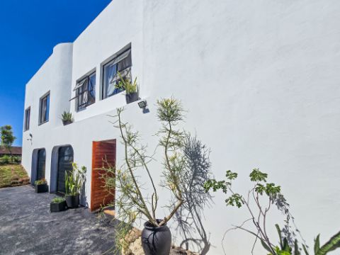 5 Bedroom Property for Sale in Uvongo KwaZulu-Natal