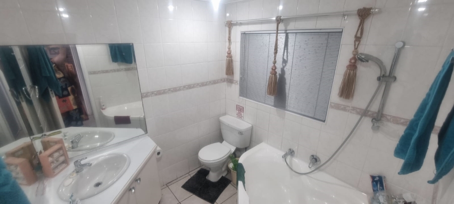 3 Bedroom Property for Sale in Uvongo Beach KwaZulu-Natal