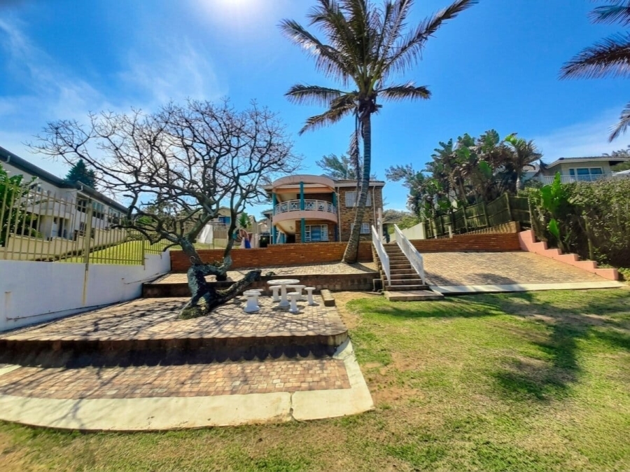 8 Bedroom Property for Sale in Tinley Manor KwaZulu-Natal