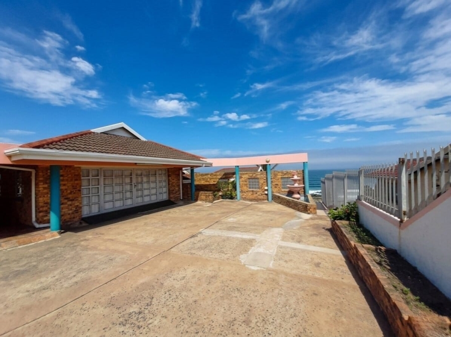 8 Bedroom Property for Sale in Tinley Manor KwaZulu-Natal