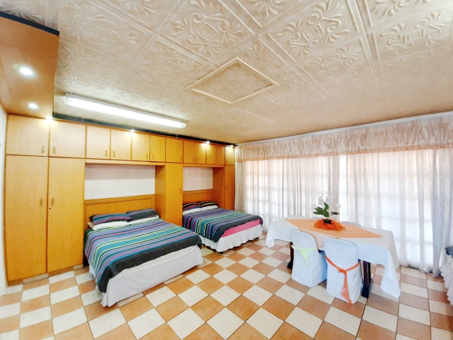 8 Bedroom Property for Sale in Tinley Manor KwaZulu-Natal