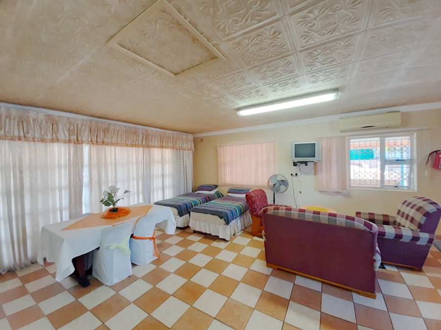 8 Bedroom Property for Sale in Tinley Manor KwaZulu-Natal