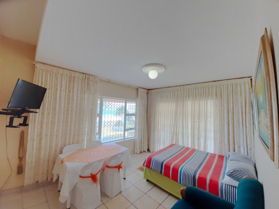 8 Bedroom Property for Sale in Tinley Manor KwaZulu-Natal