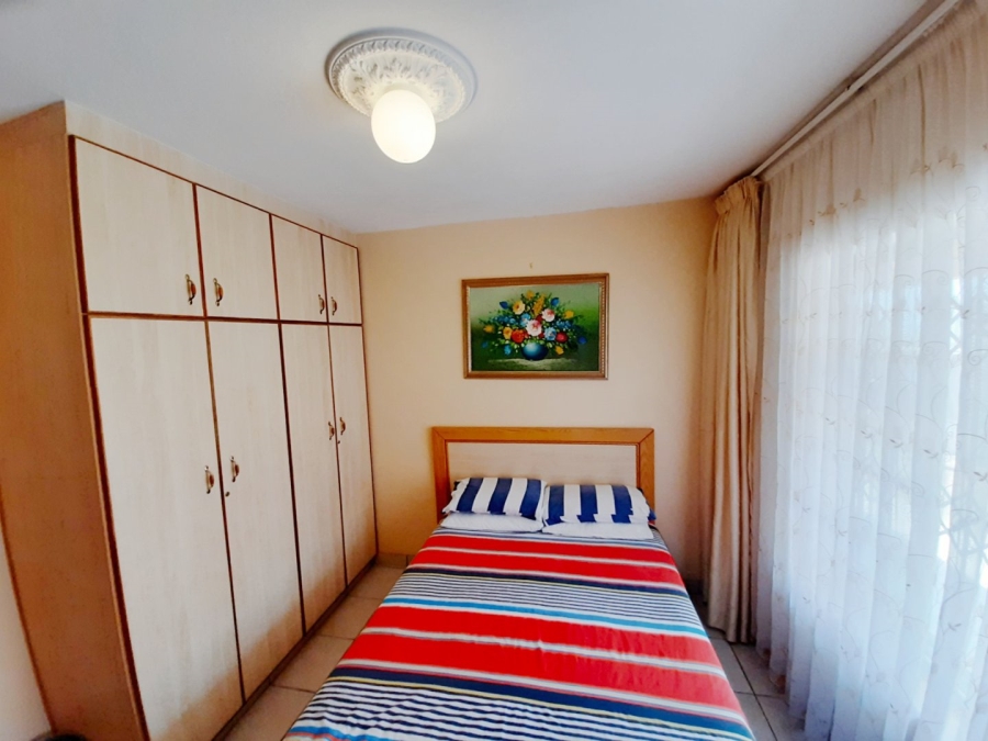 8 Bedroom Property for Sale in Tinley Manor KwaZulu-Natal