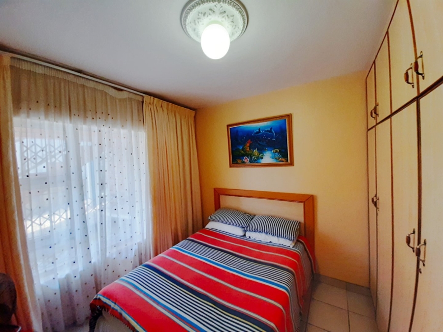 8 Bedroom Property for Sale in Tinley Manor KwaZulu-Natal