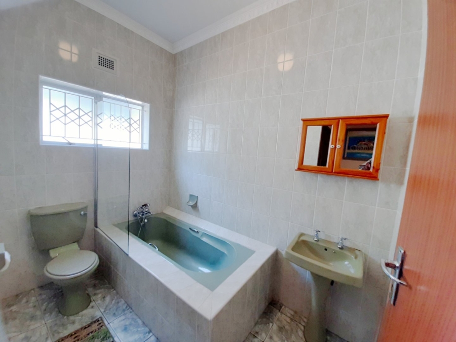 8 Bedroom Property for Sale in Tinley Manor KwaZulu-Natal