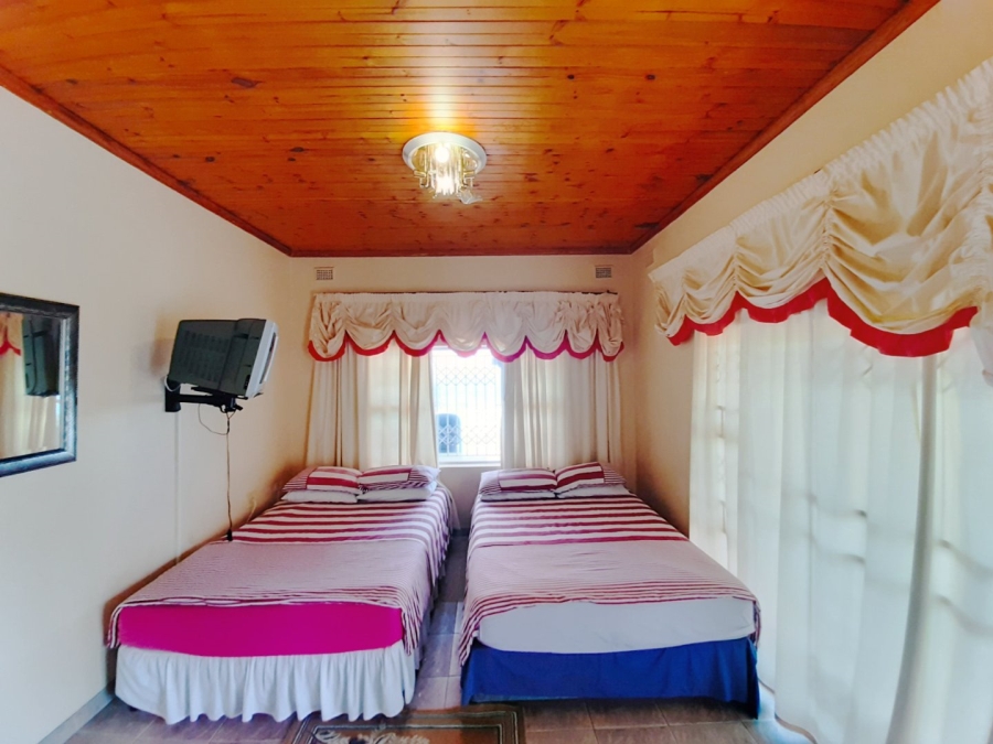 8 Bedroom Property for Sale in Tinley Manor KwaZulu-Natal