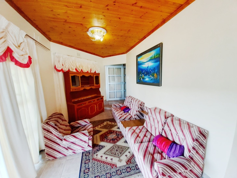 8 Bedroom Property for Sale in Tinley Manor KwaZulu-Natal