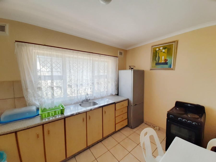 8 Bedroom Property for Sale in Tinley Manor KwaZulu-Natal