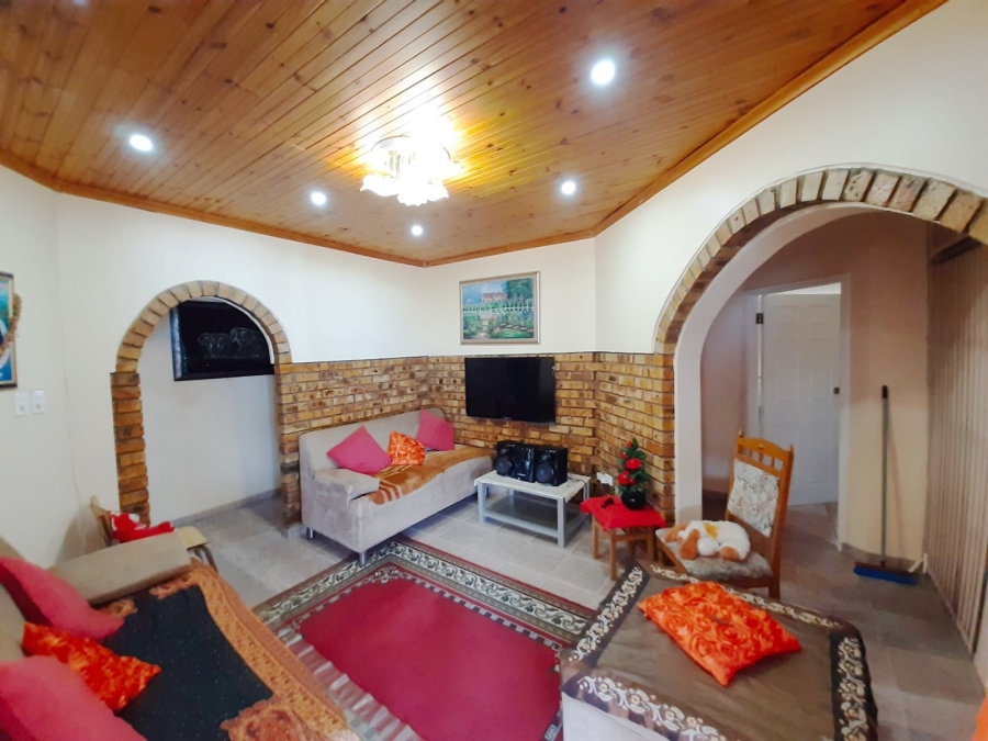 8 Bedroom Property for Sale in Tinley Manor KwaZulu-Natal