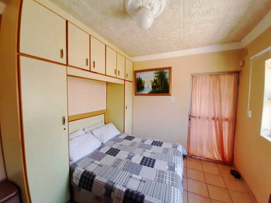 8 Bedroom Property for Sale in Tinley Manor KwaZulu-Natal