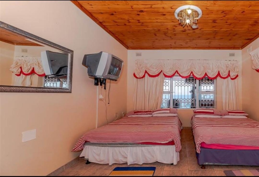 8 Bedroom Property for Sale in Tinley Manor KwaZulu-Natal