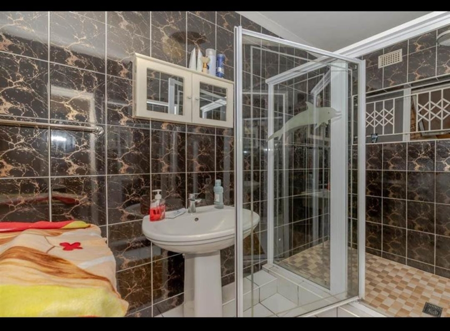 8 Bedroom Property for Sale in Tinley Manor KwaZulu-Natal