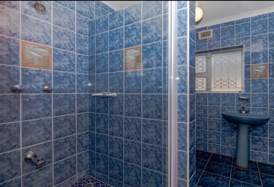 8 Bedroom Property for Sale in Tinley Manor KwaZulu-Natal