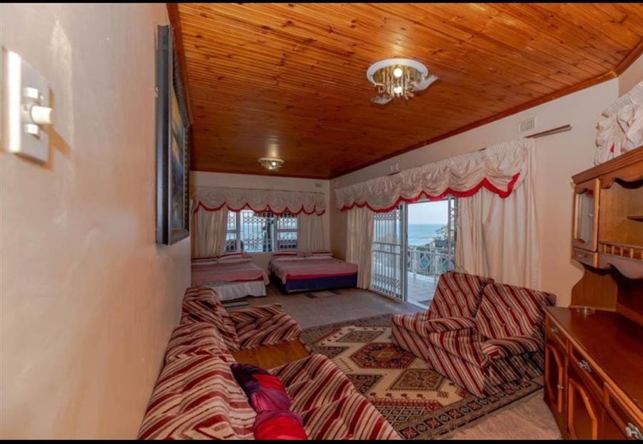 8 Bedroom Property for Sale in Tinley Manor KwaZulu-Natal