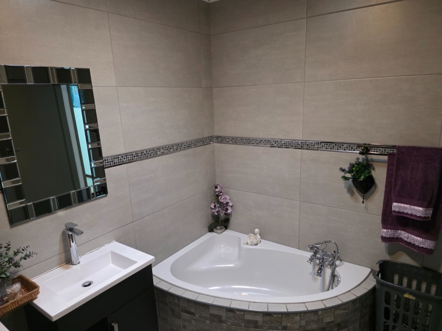 4 Bedroom Property for Sale in Umtentweni KwaZulu-Natal