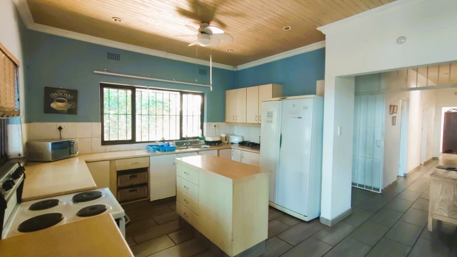 5 Bedroom Property for Sale in Marina Beach KwaZulu-Natal