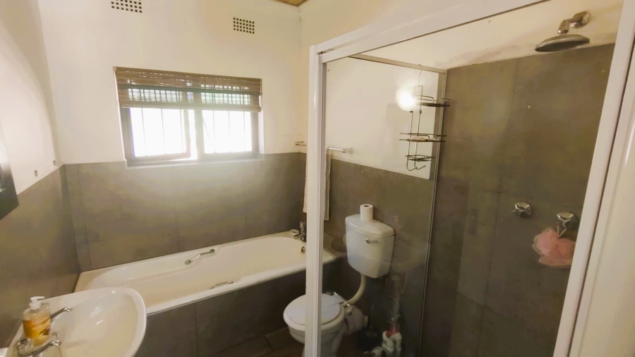 5 Bedroom Property for Sale in Marina Beach KwaZulu-Natal