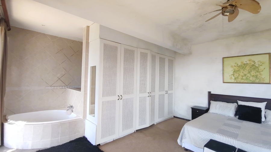 5 Bedroom Property for Sale in Marina Beach KwaZulu-Natal