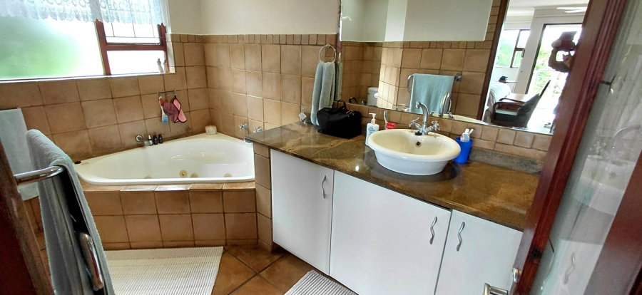 4 Bedroom Property for Sale in Umzumbe KwaZulu-Natal