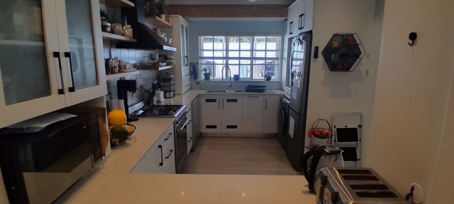 3 Bedroom Property for Sale in Umtentweni KwaZulu-Natal