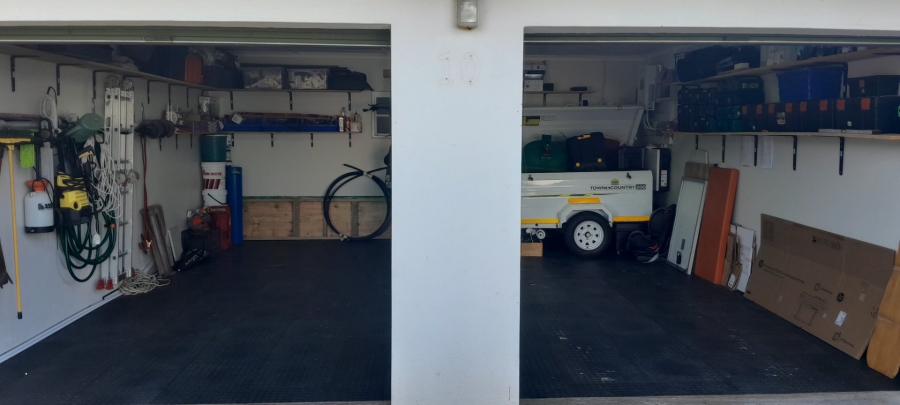 3 Bedroom Property for Sale in Umtentweni KwaZulu-Natal