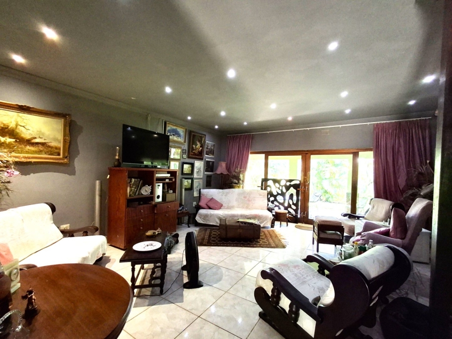 5 Bedroom Property for Sale in Uvongo KwaZulu-Natal