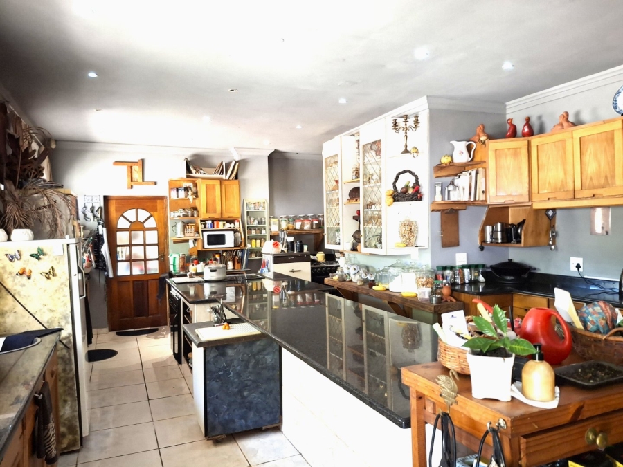 5 Bedroom Property for Sale in Uvongo KwaZulu-Natal