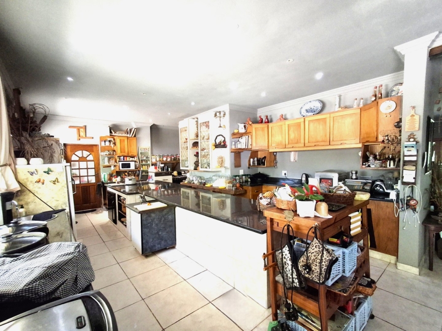 5 Bedroom Property for Sale in Uvongo KwaZulu-Natal