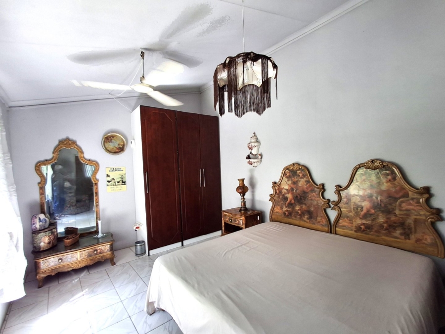 5 Bedroom Property for Sale in Uvongo KwaZulu-Natal